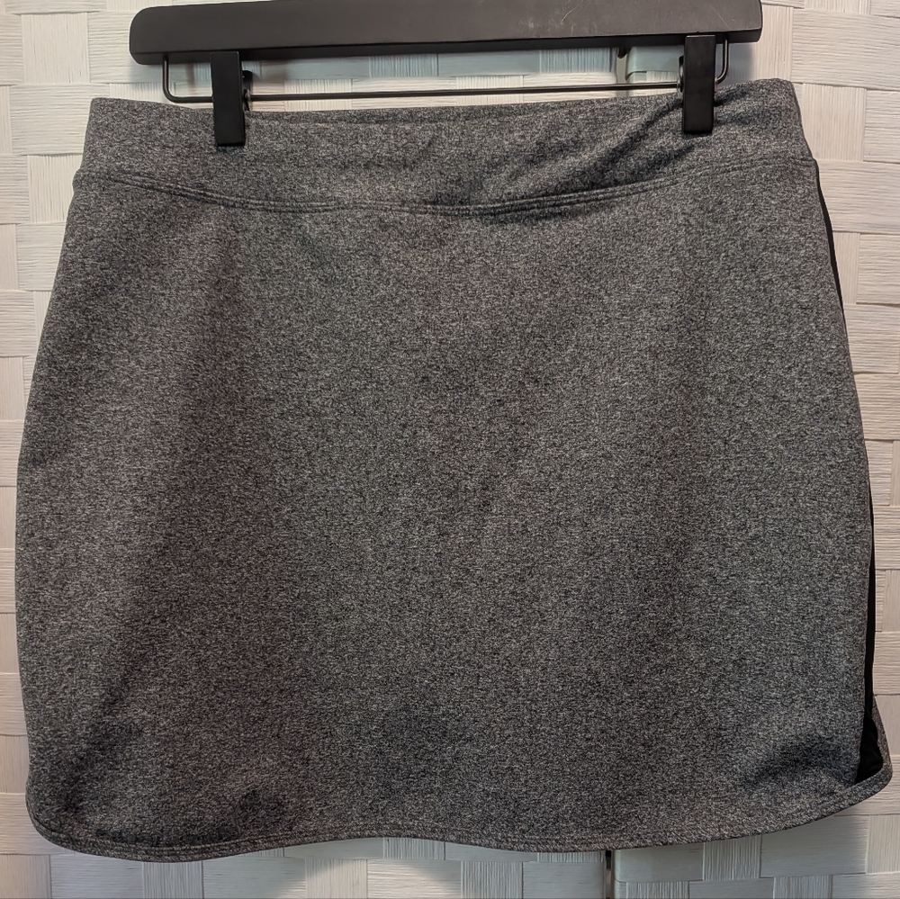 ZELOS Gray Skirt  Logo Excellent Used Cond MED Athletic Exercise Gym